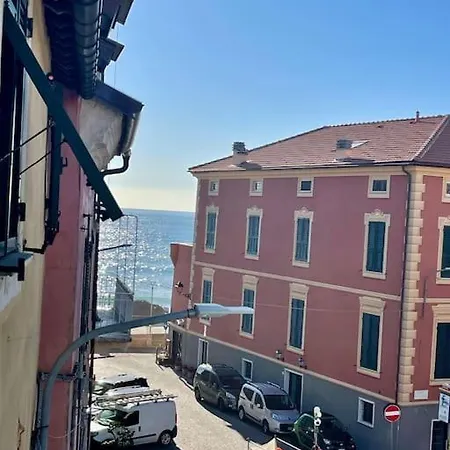 Delizioso Appartamento In Centro Celle Ligure Exterior foto